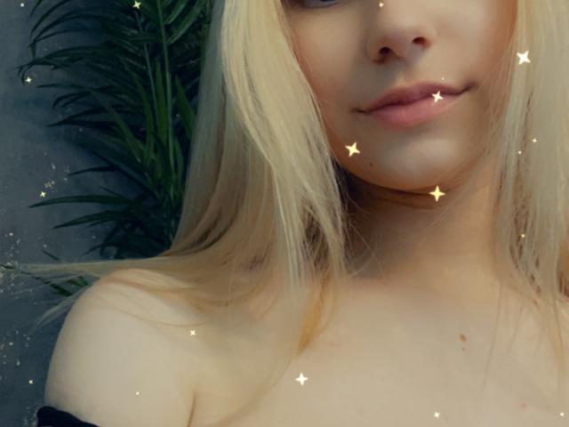 HotCaramells - Élő pornó és szexkamera - 27329535