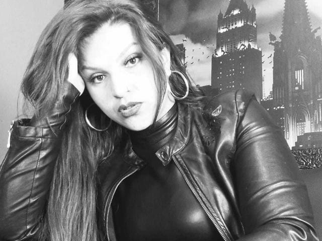 SkylarDesire - Sexe cam en vivo - 27335304