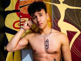 AndrewThomas - Live porn &amp; sex cam - 27337810