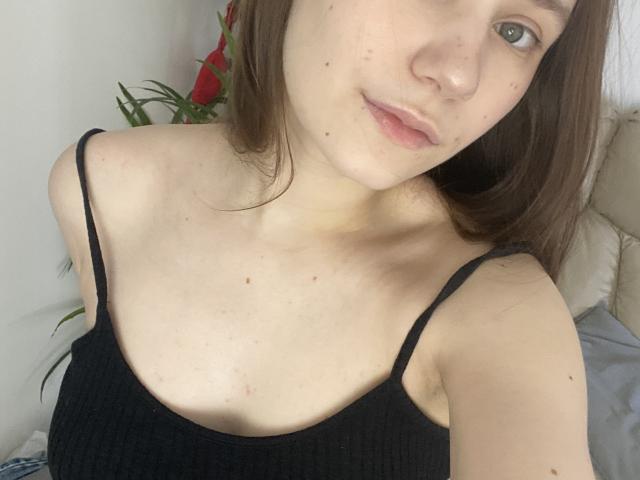 HotCaramells - Élő pornó és szexkamera - 27352377