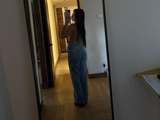 AlessiaFerry - Live sex cam - 27376079