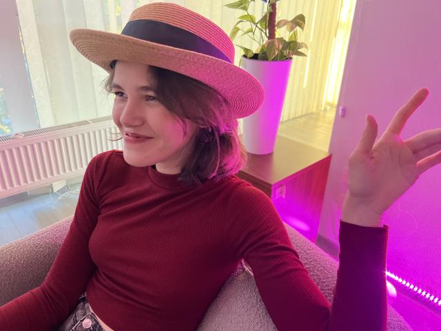 LariElla - Live sex cam - 27378634