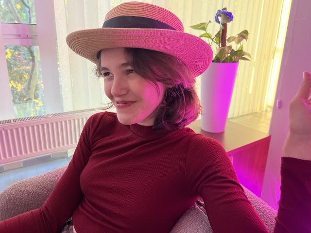 LariElla - Live sex cam - 27378648