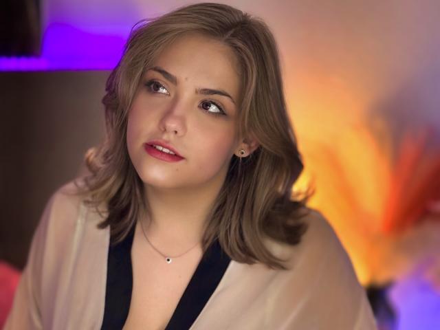 DellaRowe - Live porn &amp; sex cam - 27387027