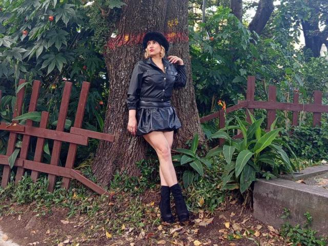 GiuliaAddams - Live porn &amp; sex cam - 27390387