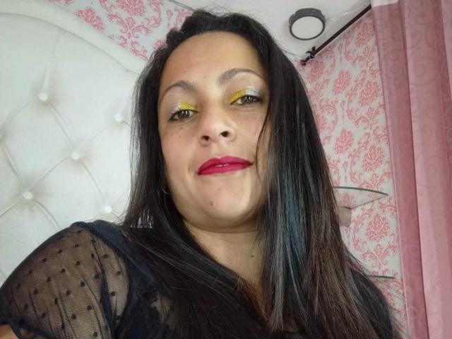 ScarlettBarness - פורנו בשידור חי ומצלמת סקס - 27390436