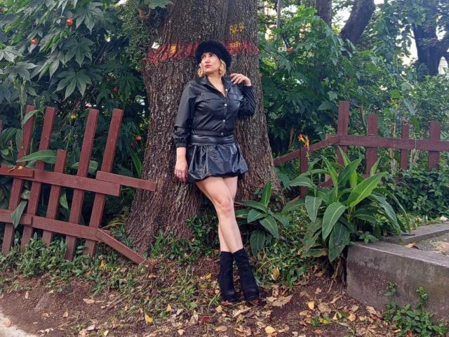 GiuliaAddams - Live Sex Cam - 27391577