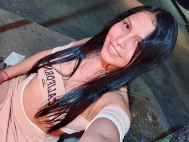 ValentinaMoreau - Porno na żywo i seks kamera - 27404177