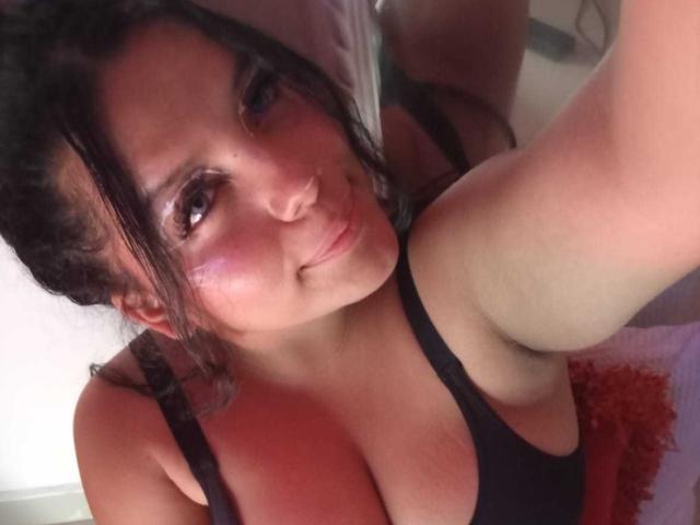 KonyBella - פורנו בשידור חי ומצלמת סקס - 27432832