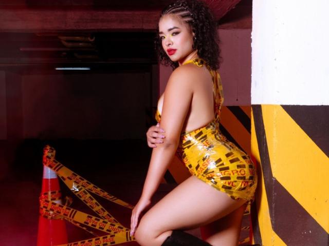 MilaRomano - Live Sex Cam - 27433455