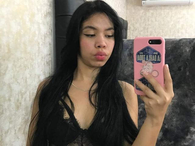 EmaGarces - Live Sex Cam - 27447126