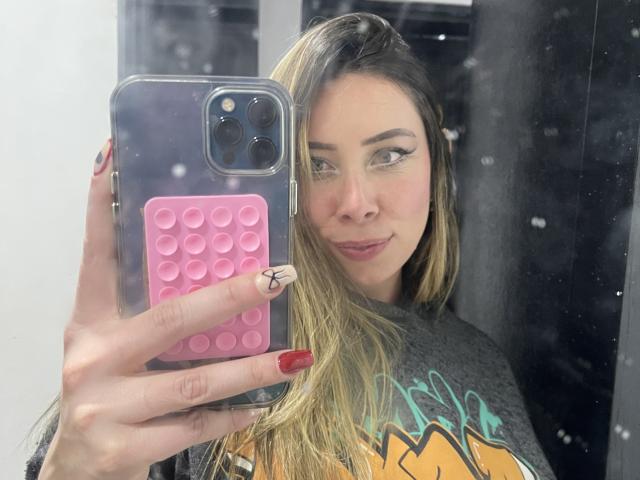 JennyLawry - Live Sex Cam - 27472155