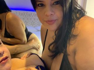 TwoCurvyLatins - Live porn &amp; sex cam - 27480093