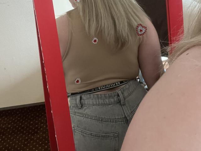 DiLaria - Live sex cam - 27484272