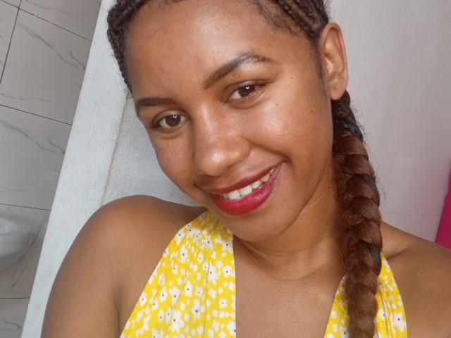 LayahCoquine - Live Sex Cam - 27494478