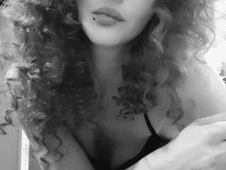 TonPlaisirDeReverBb - Live sex cam - 27531046