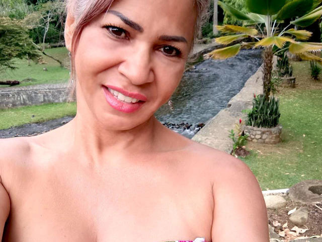 BrigiteWalsh - Sexe cam en vivo - 27531732