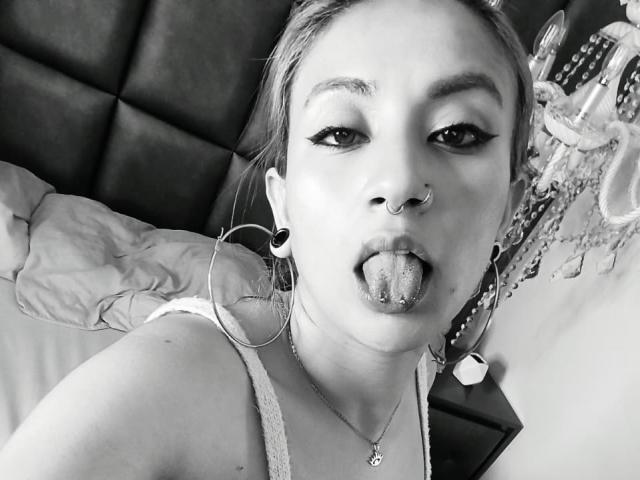 LarissaMiller - Live porn &amp; sex cam - 27547825