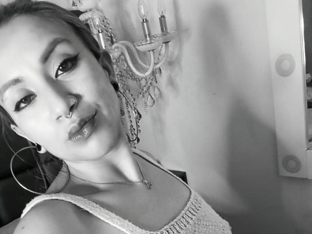 LarissaMiller - Camera khiêu dâm &amp; quyến rũ trực tiếp - 27547860