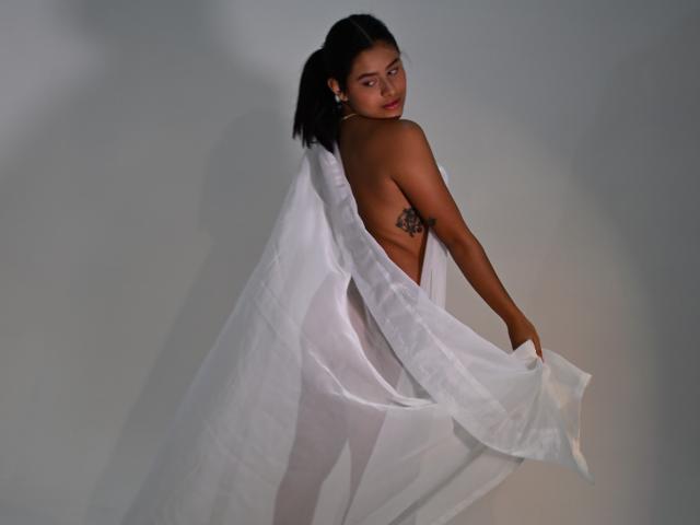 EmilyThompsonx - Sexe cam en vivo - 27553782