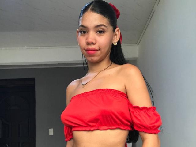 EmaGarces - פורנו בשידור חי ומצלמת סקס - 27555469