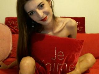 MarieFontaine - Chat live x avec cette canon très sexy européenne sur le site XloveCam 