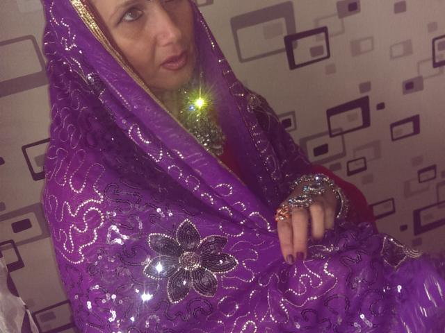 AndraInLove - Spectacle hard avec cette Mature brune  