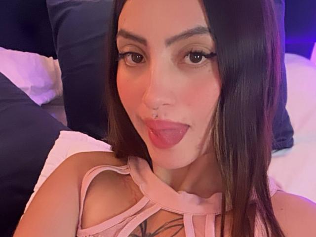 NaireaBeaumont - Live porn &amp; sex cam - 27592044