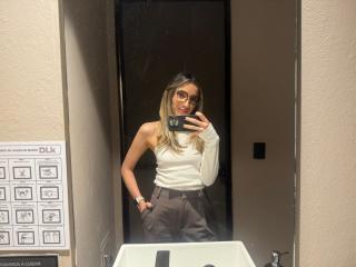AdharaCooperr - Live porn &amp; sex cam - 27593913