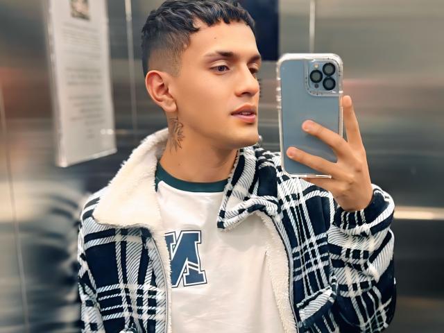 AndrewSiilvaaa - Live porn &amp; sex cam - 27601235