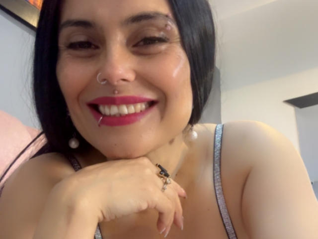 CharlotteCrofort - Live sex cam - 27637327