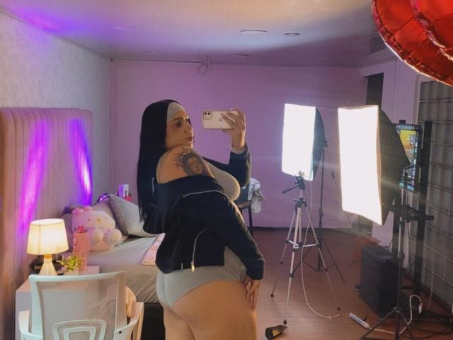 EmmaMyles - Live sex cam - 27640463