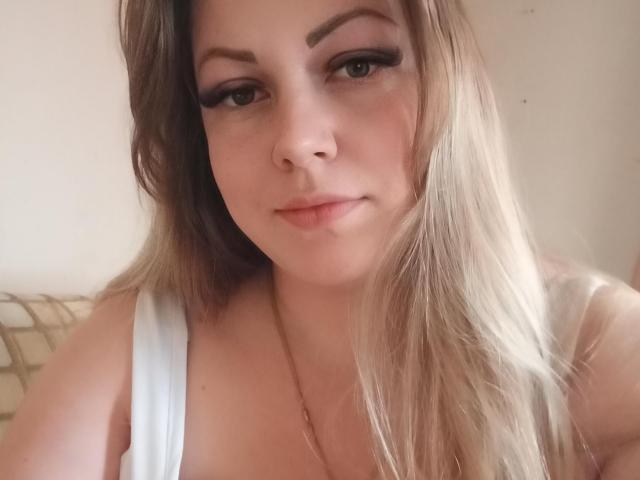 SugaryInna - Live porn &amp; sex cam - 27664438