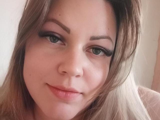 SugaryInna - Live porn &amp; sex cam - 27664494