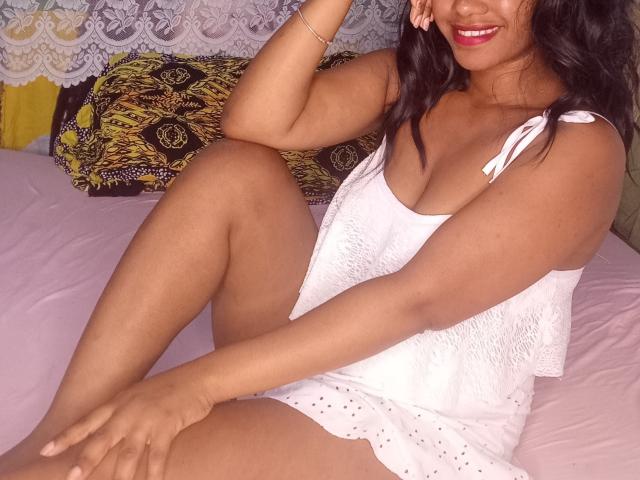 LayahCoquine - Live Sex Cam - 27668036