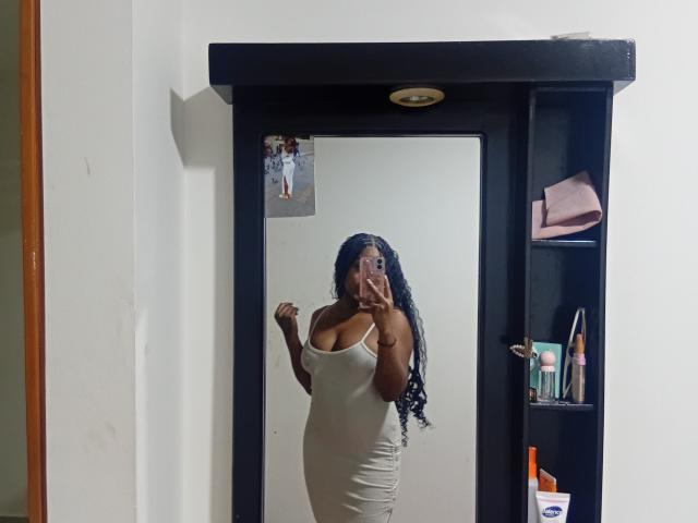 AmberQueeny - Élő pornó és szexkamera - 27668477
