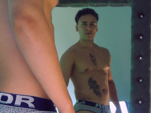 AndrewThomas - Sexe cam en vivo - 27681252