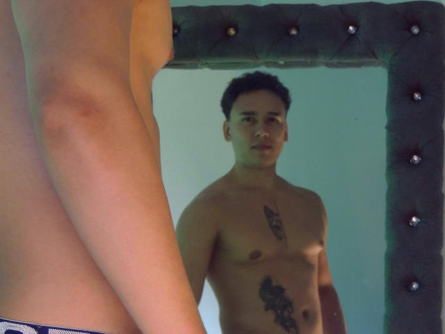 AndrewThomas - сексуальная веб-камера в реальном времени - 27681448