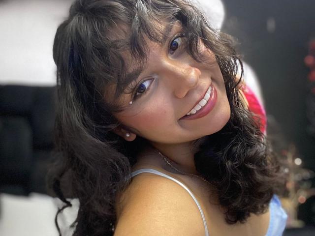 JuliaBennett - Live Sex Cam - 27683891