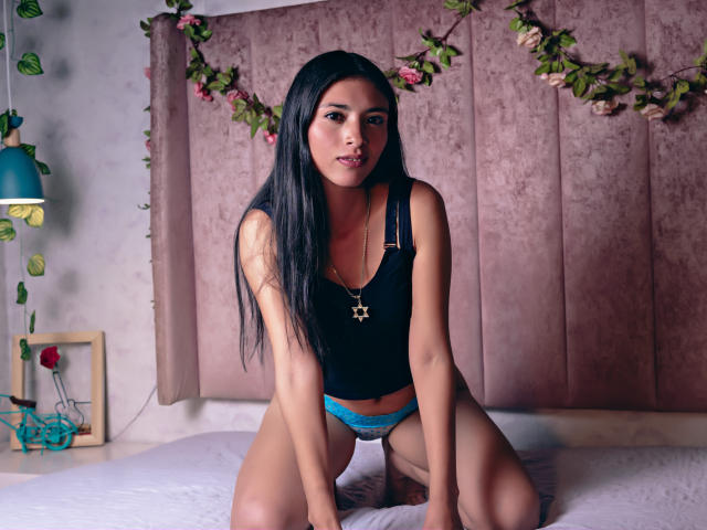 AlanaMoore - Live porn &amp; sex cam - 27684780