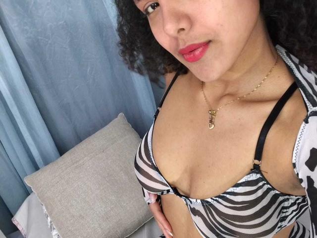 AriaVega - Élő pornó és szexkamera - 27685025