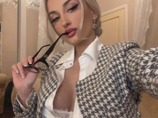 Xem hồ sơ đầy đủ của MademoiselleBella