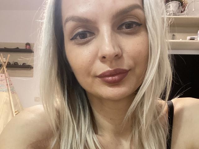 DouceAmelia - Live porn &amp; sex cam - 27694573