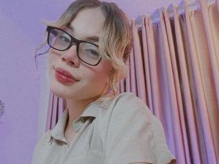EmmaRiveraa - Live sex cam - 27697471