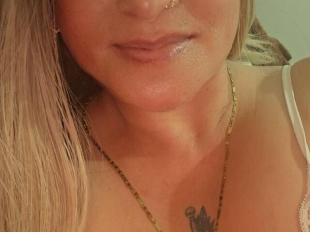 AlessadraJones - Élő pornó és szexkamera - 27700943