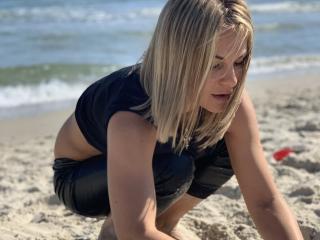 BelleLisaG - Live sex cam - 27703036