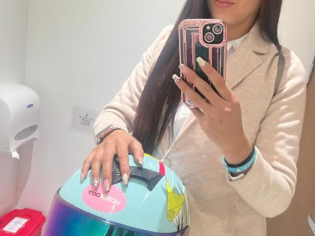 LouiseHott69 - ライブポルノ&amp;セックスカム - 27704905