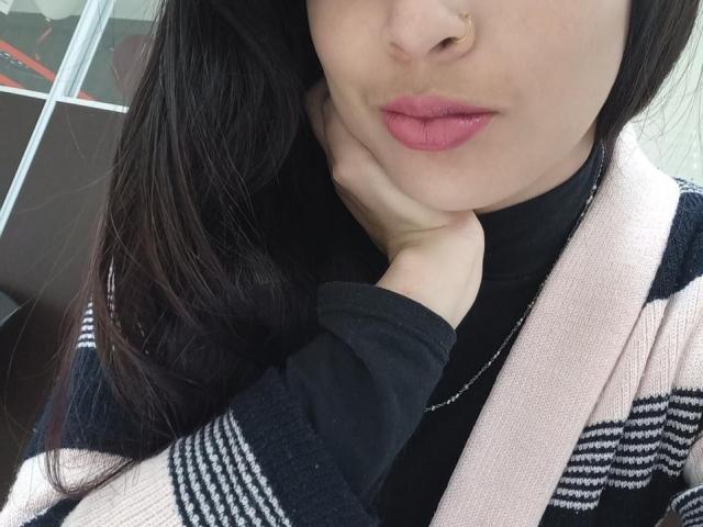 LouiseHott69 - Live sex cam - 27704947