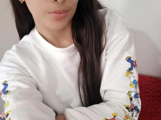 LouiseHott69 - Live sex cam - 27705423