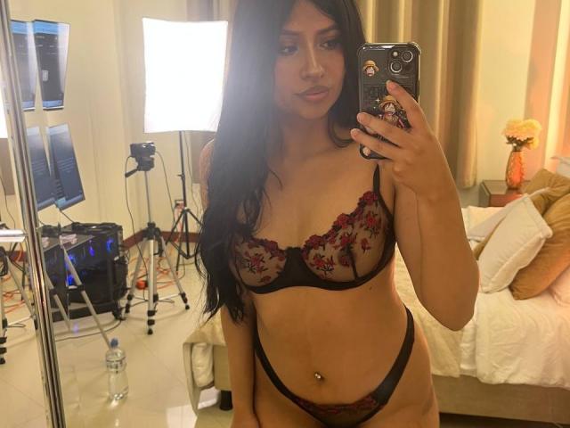 ZarayWhitmore - Live porn &amp; sex cam - 27710330